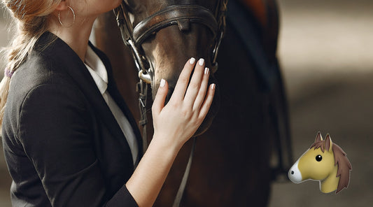 Nageldesign für Tierhalterinnen: Schöne Nägel für Pferde- und Hundebesitzerinnen